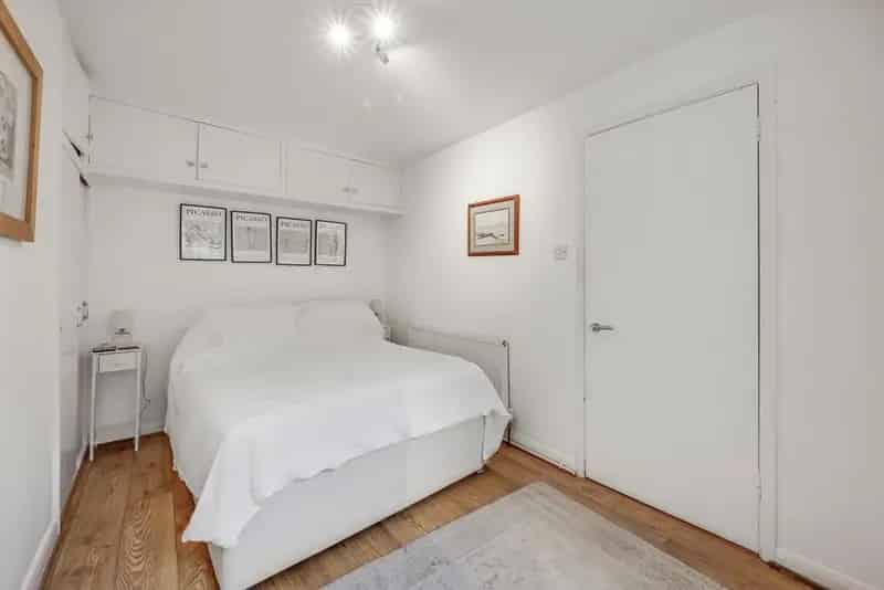 2 Bedroom Garden Flat for Sale - Chain Free