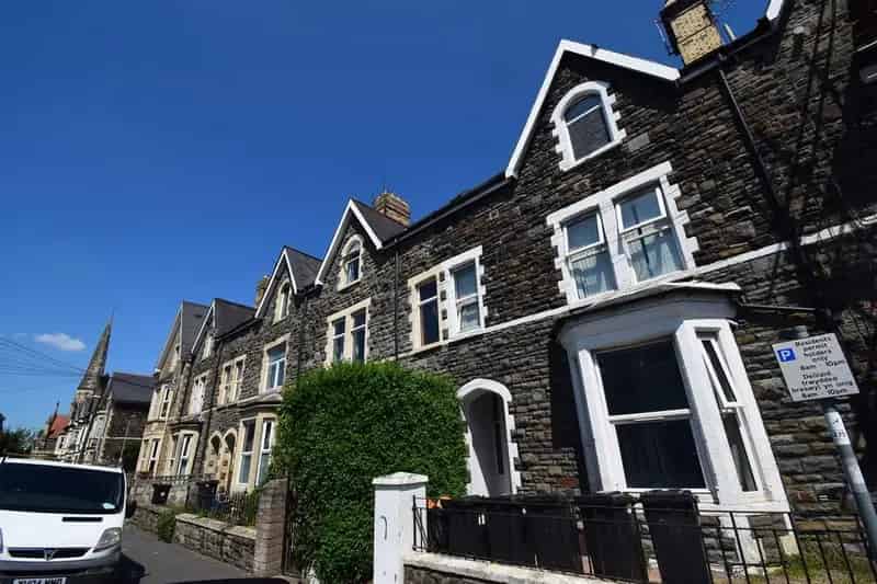 Furnished Studio Flat near Cardiff City Centre - Water & Wifi Included