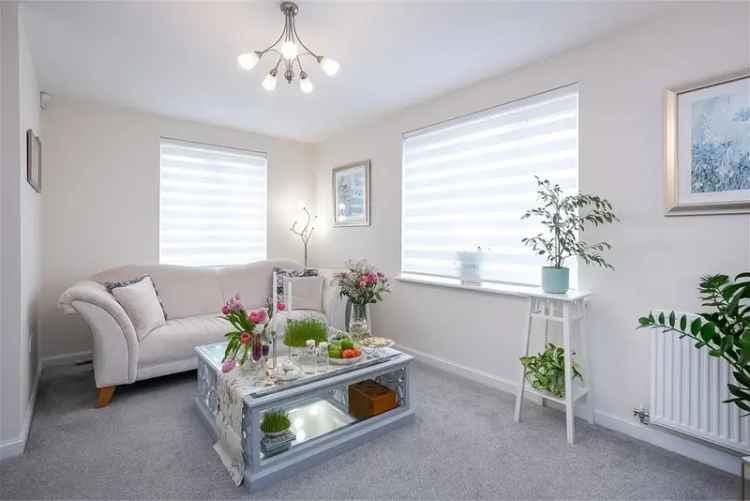 3 Bed House - End Terraced with 1 Reception Room