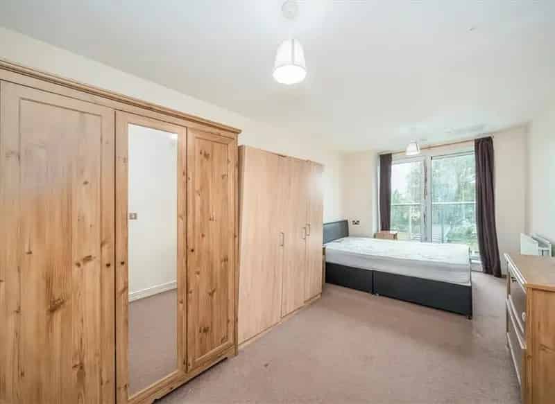 One Bedroom Apartment near Plumstead Woolwich Stations