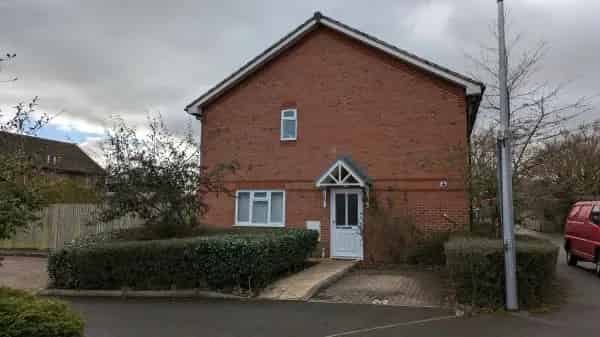 2 Bed House with Garden Pet Friendly Older Build