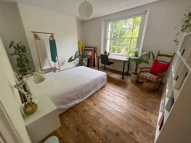 2 Bedroom Flat New Cross London Available April 2025