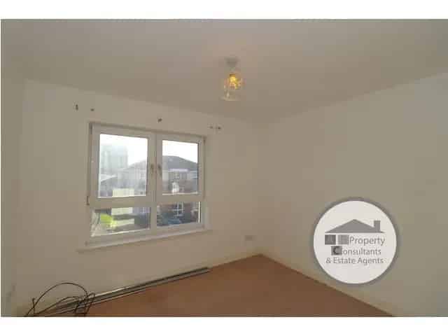 2 Bedroom Top Floor Flat for Sale with Tenant in Situ
