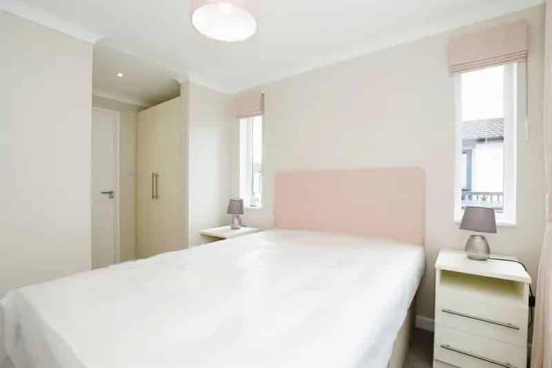 Luxury 2-Bed Furnished Park Home Warwickshire Retirement