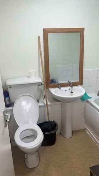 Flat For Rent in Southend-on-Sea, England