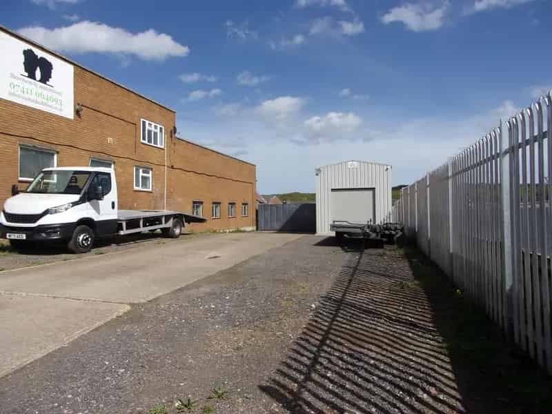 Industrial Unit To Let - 5480 sq ft