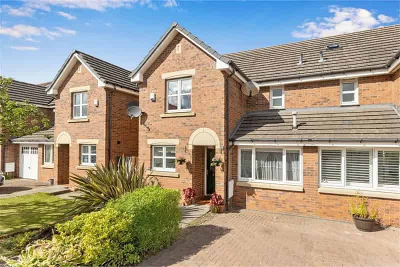 4 Bed House - Semi Detached with 1 Reception Room