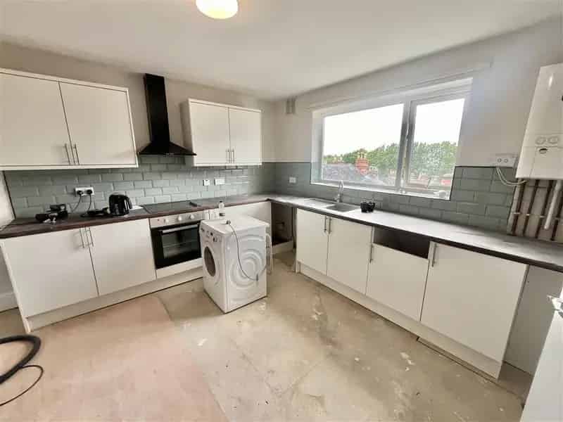 3 Bedroom Apartment Near Forest Tram Stop - Newly Renovated
