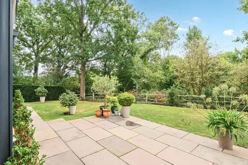 6 bedroom detached house for sale