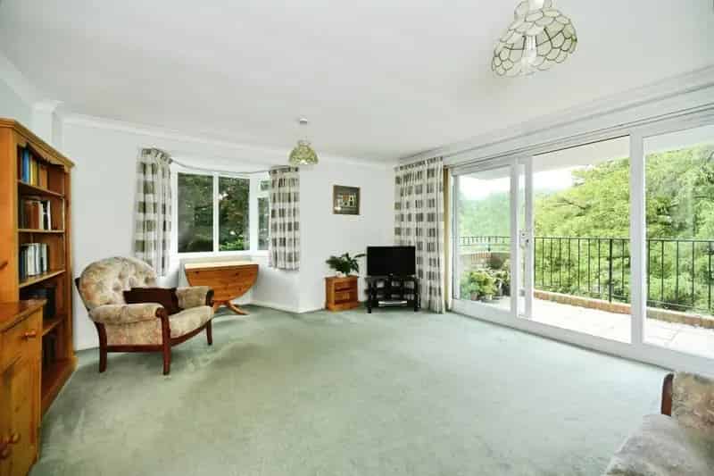 2-Double Bedroom Flat Varndean Park Estate Chain Free Garage Parking Pool