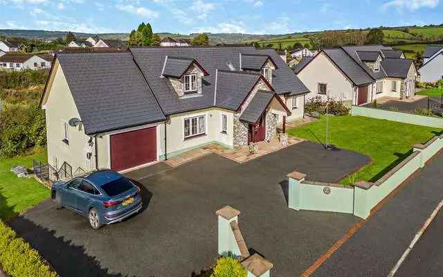 Dan Y Dderwen, Rhydargaeau, Carmarthen, Carmarthenshire, SA32 7DQ | Property for sale | Savills