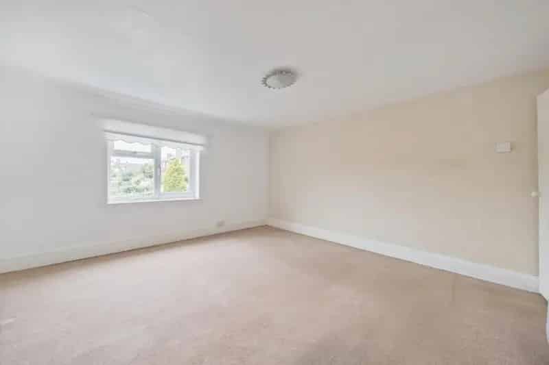 1 Bed House for Sale - Spacious End Terrace - Needs Updating