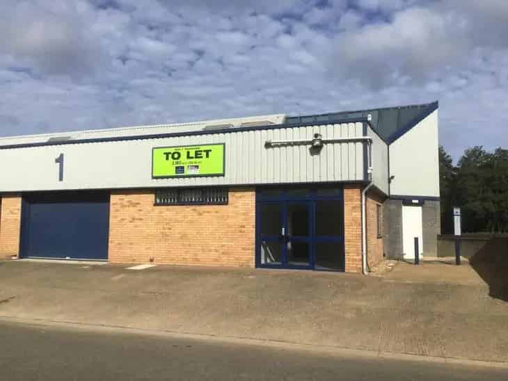 Warehouse Unit Heathfield Court End Terrace High Ceilings Loading Door Parking