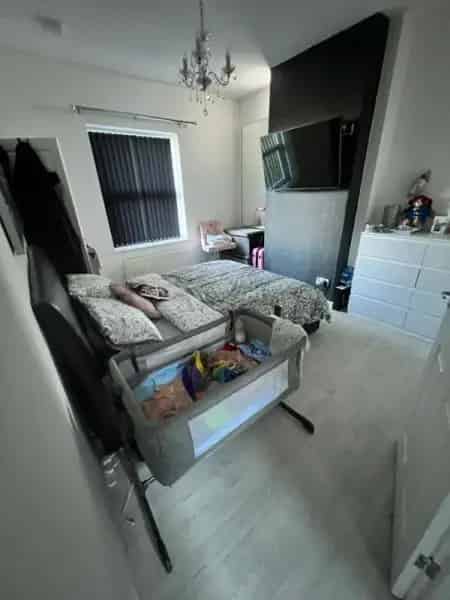 2 Bedroom End Terrace House Near Wakefield