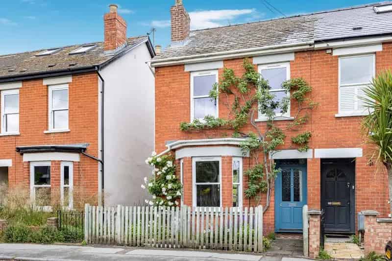 3 Bedroom Semi-Detached House for Sale in Leckhampton