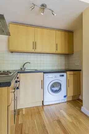 Flat to rent in Albany Road, Roath, Cardiff CF24