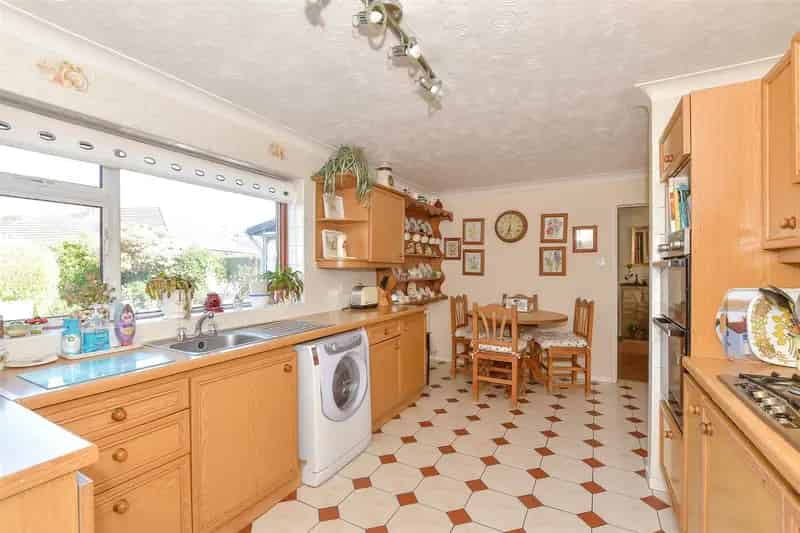 3 Bedroom Semi-Detached House For Sale Near Beach