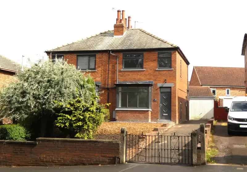 3 Bedroom Semi-Detached House To Rent