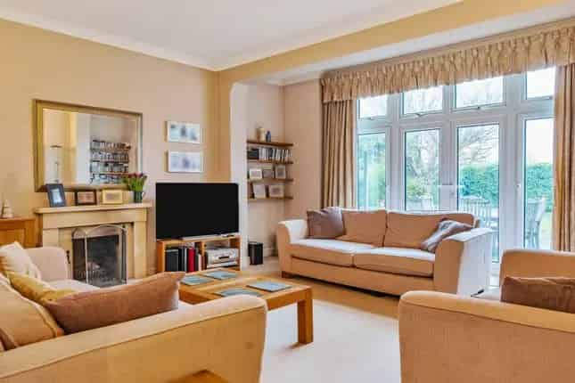 5 Bedroom Detached House for Sale in Cheam