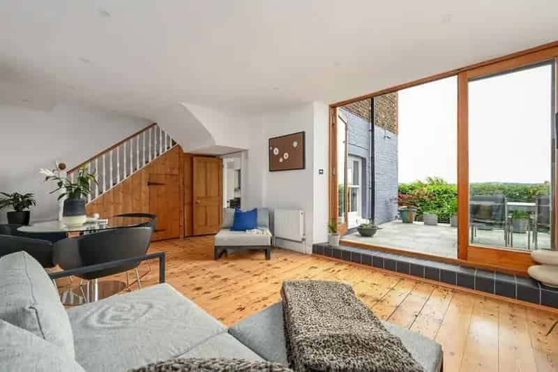 3 Bedroom Maisonette for Sale No Onward Chain Large Garden Terrace Balcony