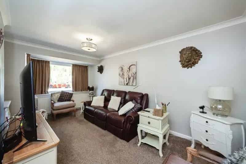 2 Bed House Monk Bretton Stunning Garden Off Street Parking