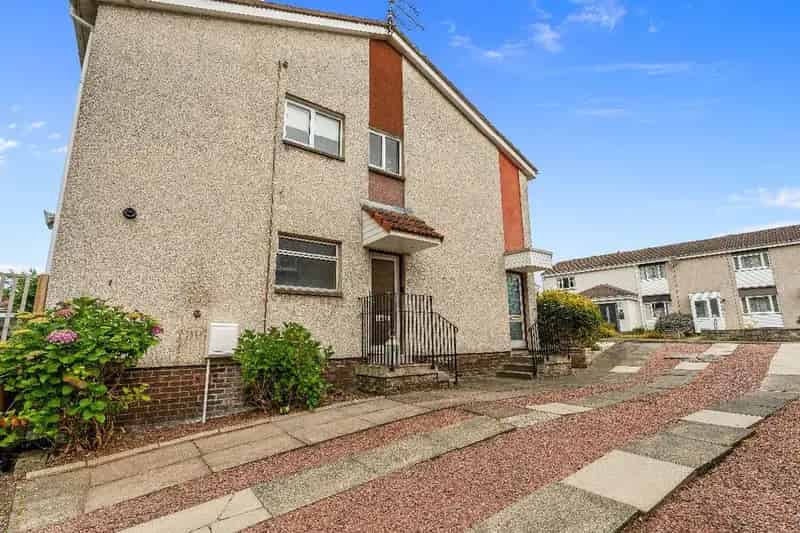 2 Bedroom Lower Villa to Rent Unfurnished