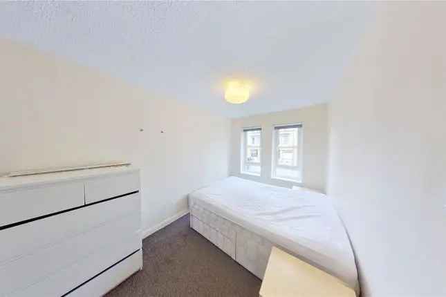 Flat to rent in Gladstone Street, Glasgow G4