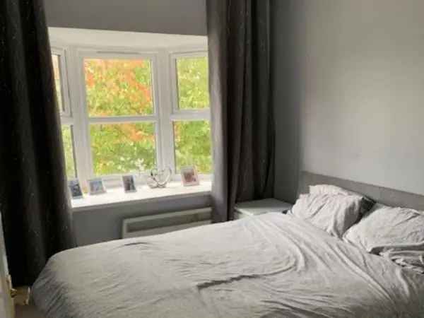 2-Bedroom Flat Near Streatham Common Station