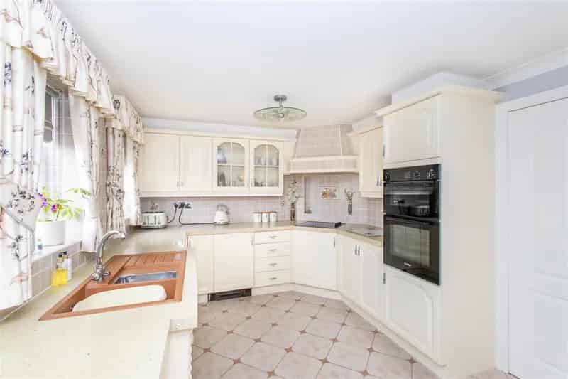 4 Bedroom Detached House for Rent - Modern Bathrooms & En-suite
