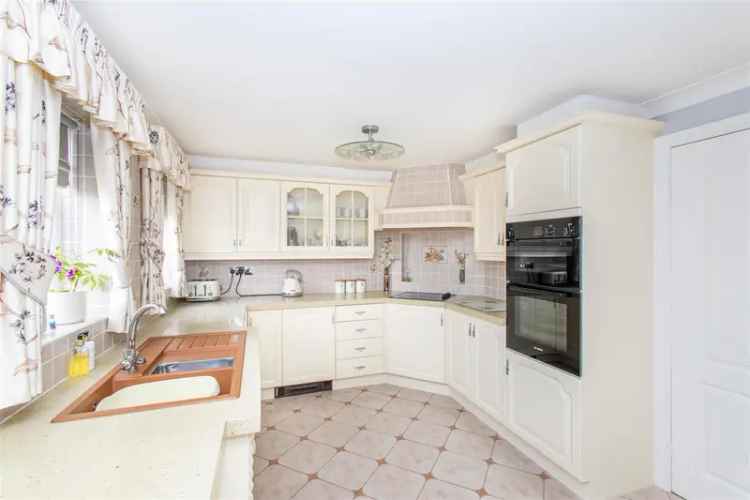 4 Bedroom Detached House for Rent - Modern Bathrooms & En-suite