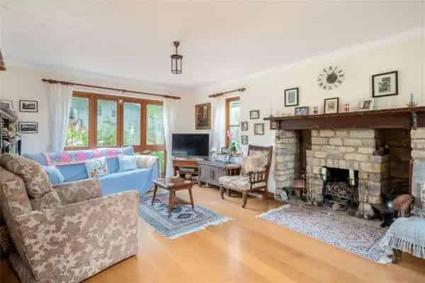 Spacious Detached Property with Annex in Souldern