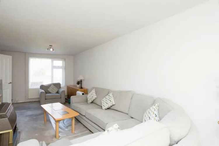 3 Bed House with Conservatory and Garden