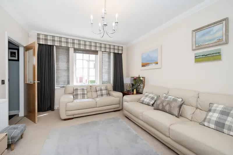 4 Bedroom Detached House with Double Garage Chapelton