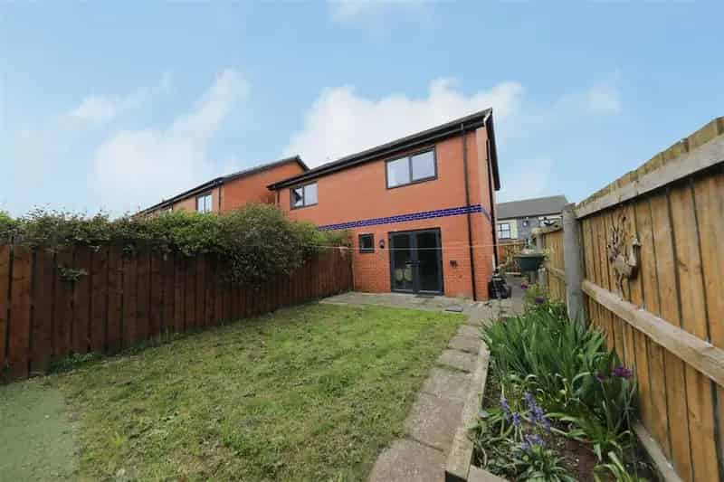 2 bedroom semi-detached house for sale