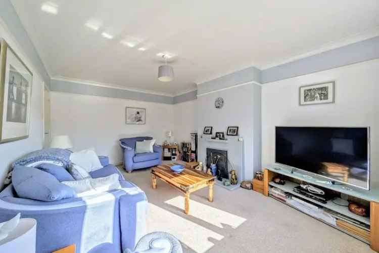2 Bed House with Private Garden and Garage Near Worthing