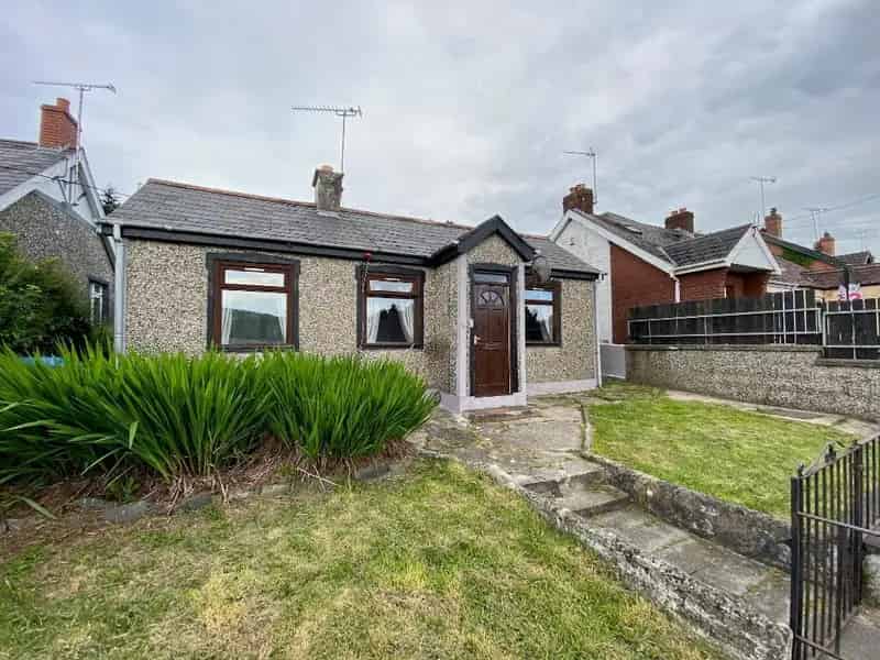 2 Bed Detached Bungalow Ballynahinch Large Garden Ample Parking