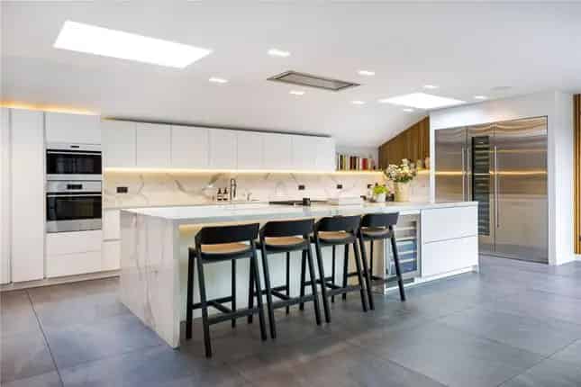 Detached House for Sale in East Sheen SW14