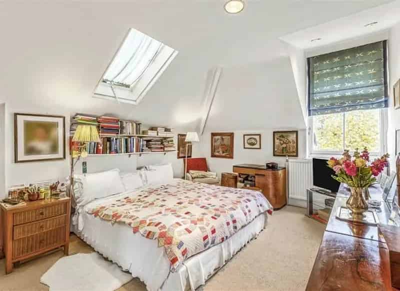 Elegant 2-Bed Top Floor Apartment near Gloucester Road Station