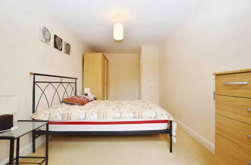 1 Bedroom Flat for Sale in Bromley-by-Bow