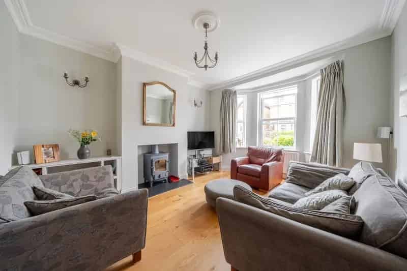 Four Bedroom Semi Detached House Near Maidenhead