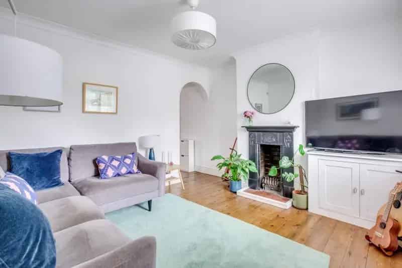 2 Bed Victorian Cottage for Sale - Driveway Parking & Large Garden