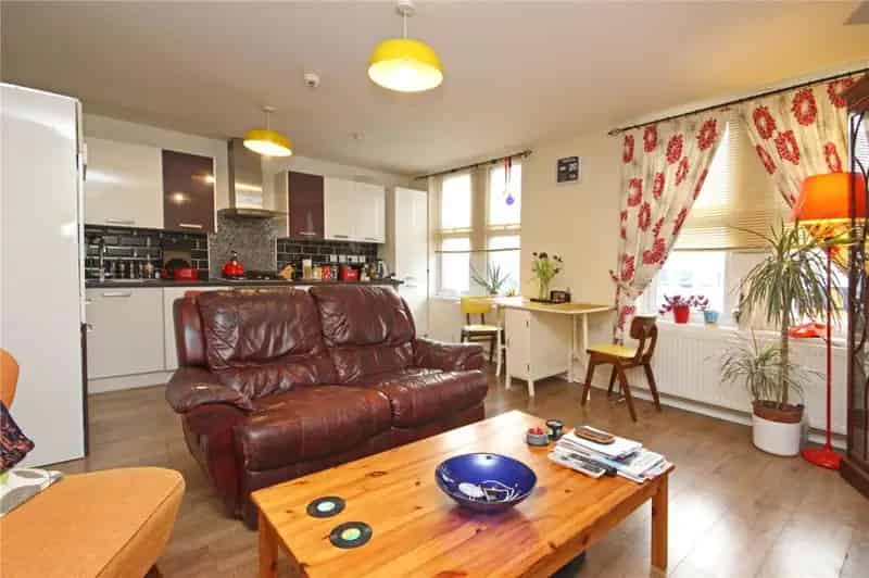 2 Bedroom Apartment Gloucester Road