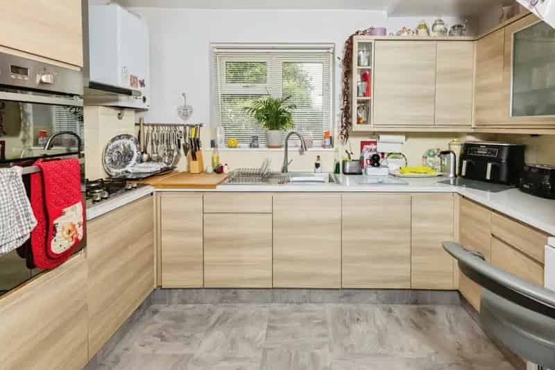 Family Home near Reading with Workshop and Garden