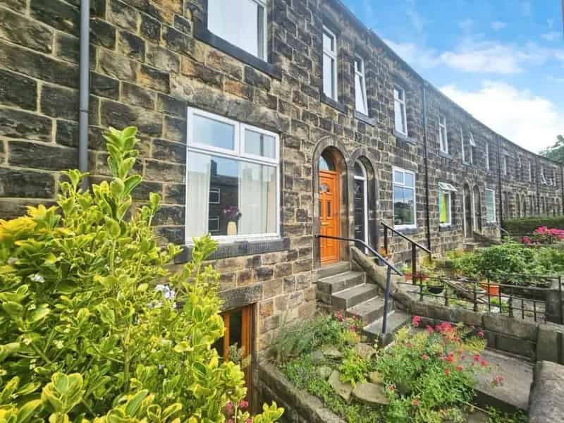 3 Bed Victorian Terrace House Otley - Spacious Basement & Yard