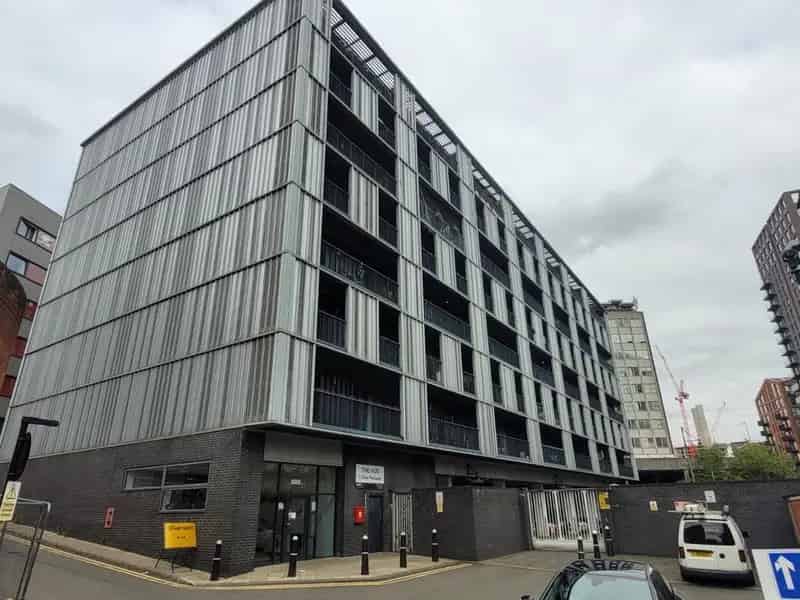 1 Bedroom Flat for Sale Near Snow Hill Station
