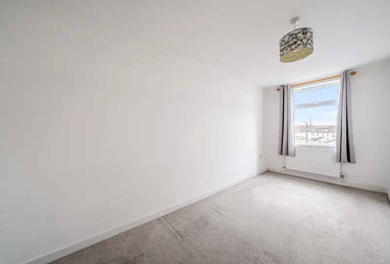 1 Bedroom Flat Apartment for Sale No Onward Chain