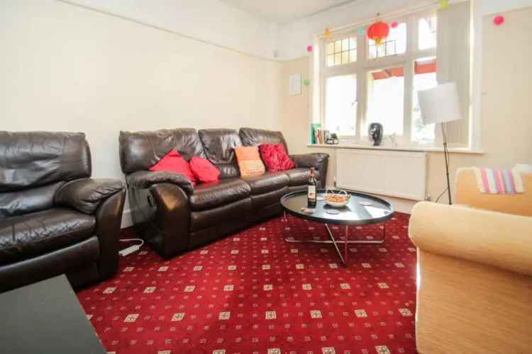 4 Bedroom Detached House - Student Property - Winton Bournemouth