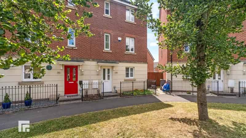 4 Bedroom Townhouse For Sale