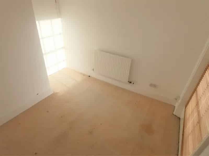 2 Bedroom Flat For Sale - Top Floor, Grade Listed Building