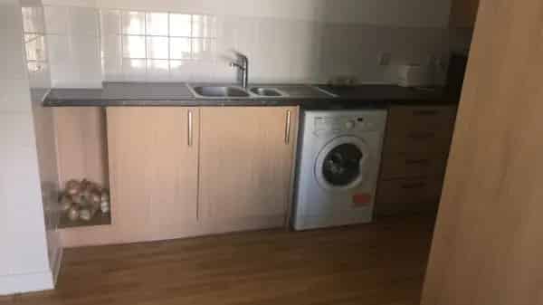 2 Bedroom New Build Flat with Balcony and Lift